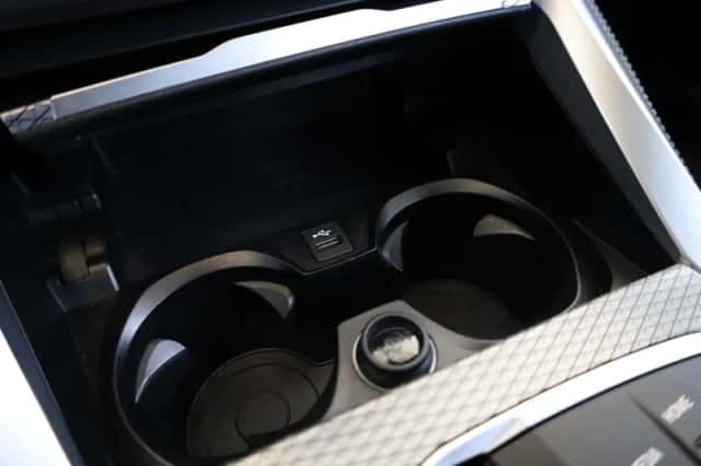 BMW i4 (2023) thumbnail 21