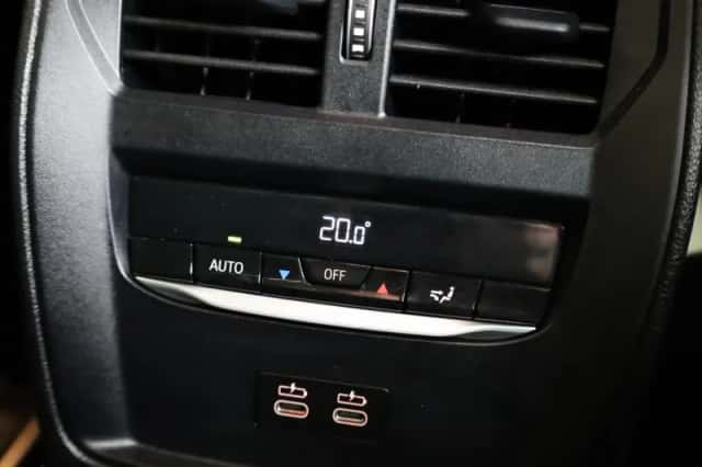 BMW i4 (2023) thumbnail 23