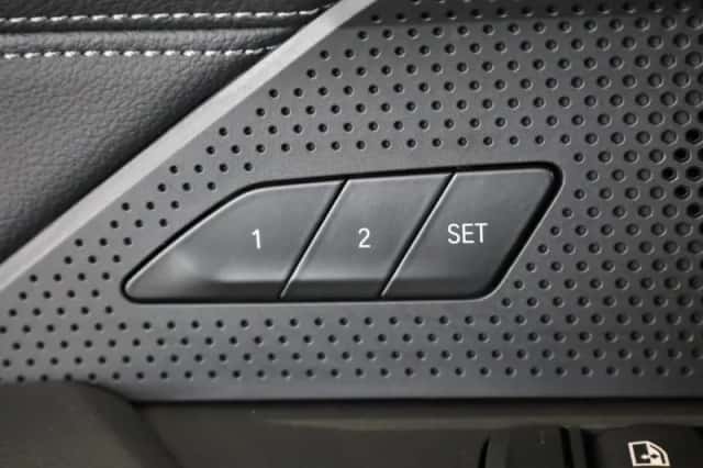 BMW i4 (2023) thumbnail 25