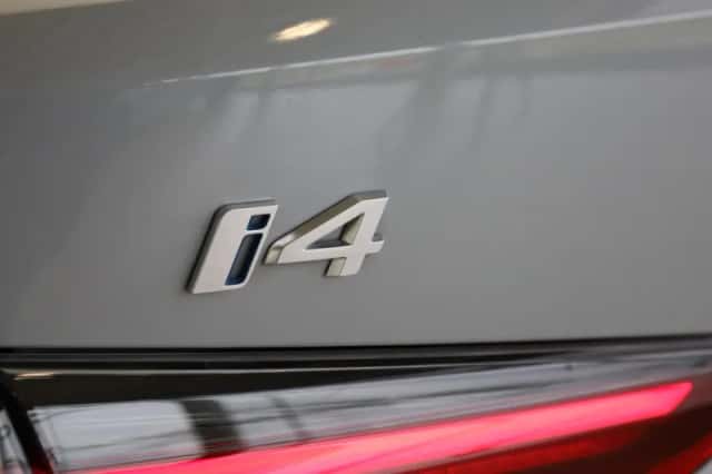 BMW i4 (2023) thumbnail 28