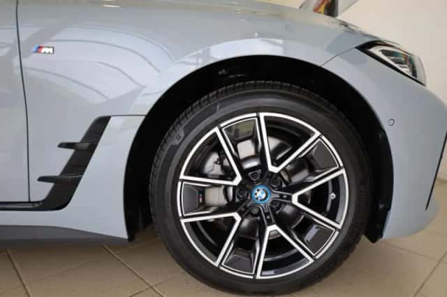 BMW i4 (2023) thumbnail 7