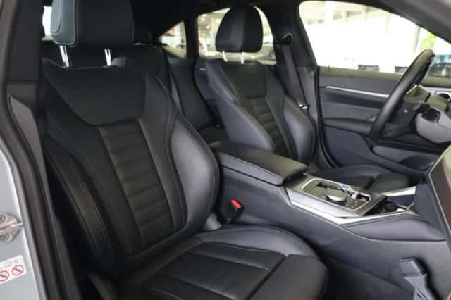 BMW i4 (2023) thumbnail 9