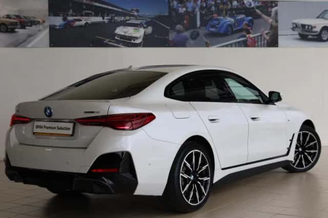 BMW i4 (2026) thumbnail 2