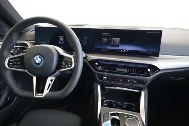 BMW i4 (2026) thumbnail 11