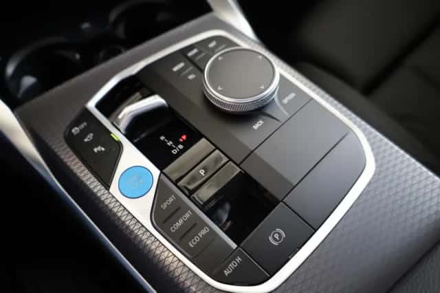 BMW i4 (2026) thumbnail 22