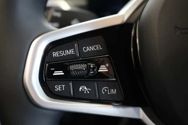 BMW i4 (2026) thumbnail 25