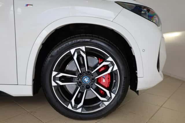 BMW iX1 (2024) thumbnail 6