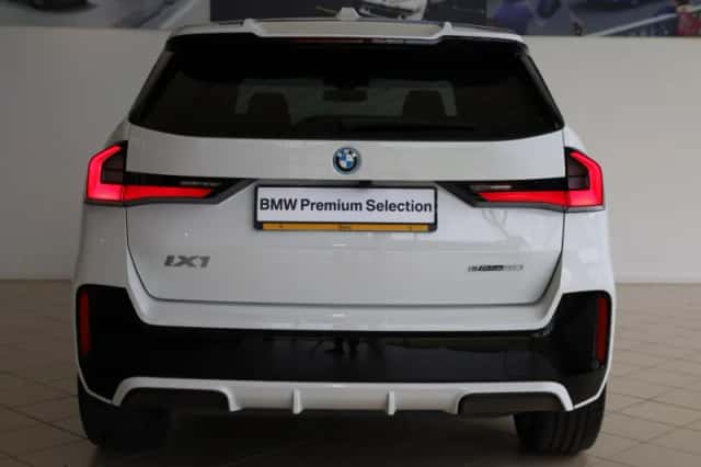 BMW iX1 (2024) thumbnail 6