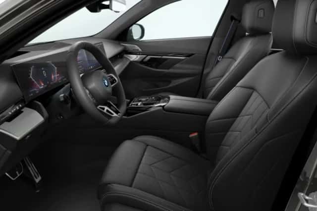BMW i5 (2026) thumbnail 4
