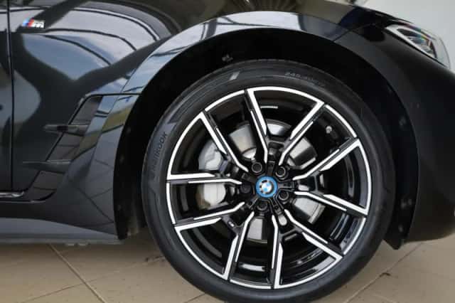 BMW i4 (2024) thumbnail 6