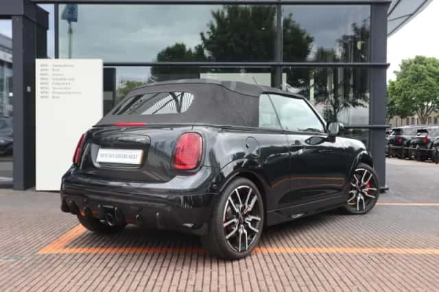 MINI Cabrio (2026) thumbnail 2