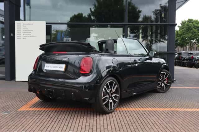 MINI Cabrio (2026) thumbnail 3