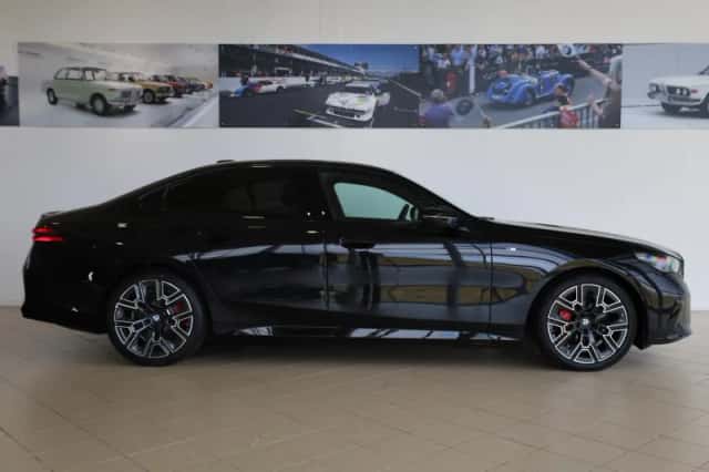 BMW i5 (2025) thumbnail 3