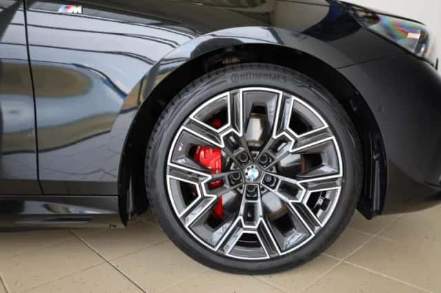 BMW i5 (2025) thumbnail 6