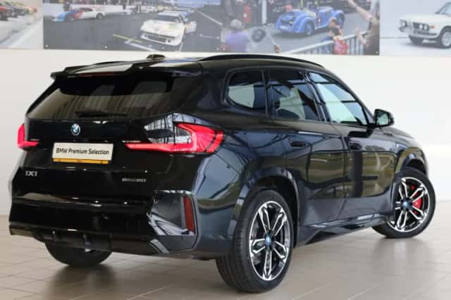 BMW iX1 (2025) thumbnail 2