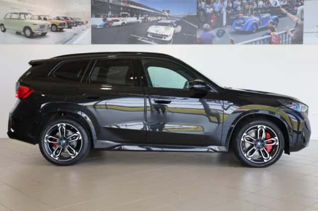 BMW iX1 (2025) thumbnail 3