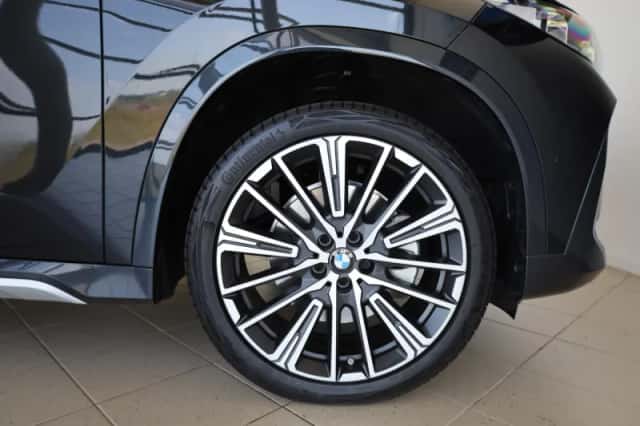 BMW X1 (2023) thumbnail 6