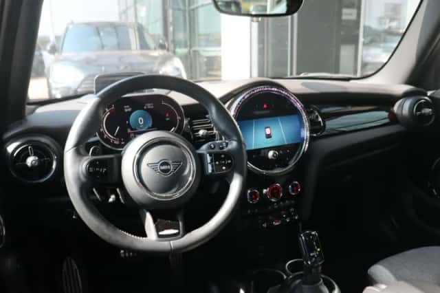 MINI Cooper S (2022) thumbnail 3