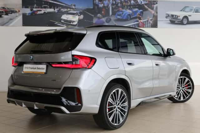 BMW iX1 (2026) thumbnail 2