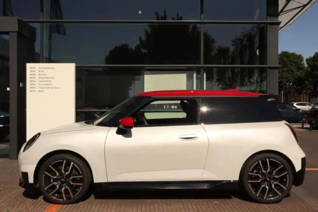 MINI Mini Electric (2024) thumbnail 3