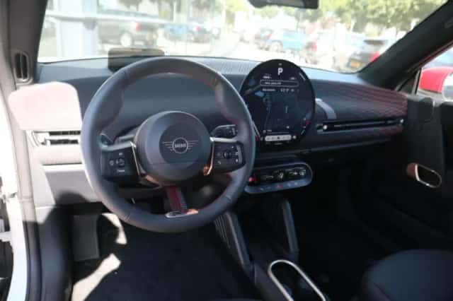 MINI Mini Electric (2024) thumbnail 4