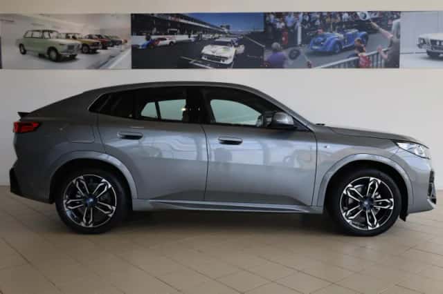BMW iX2 (2025) thumbnail 3