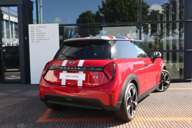 MINI Cooper S (2026) thumbnail 2