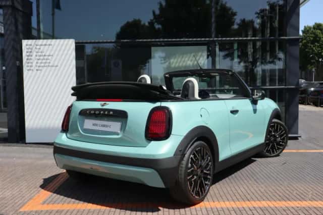 MINI Cabrio (2026) thumbnail 2