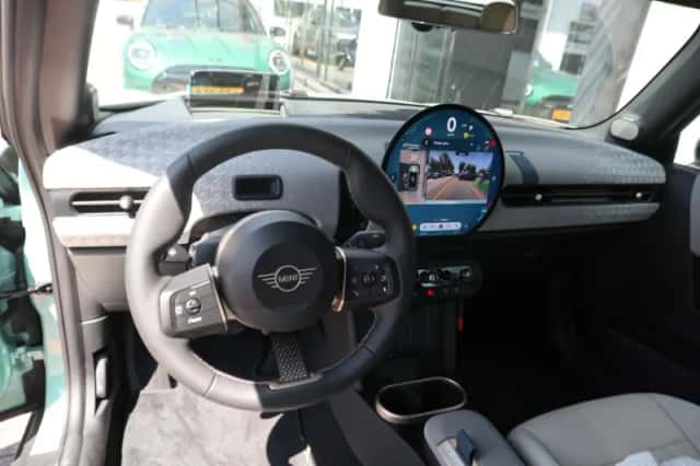 MINI Cabrio (2026) thumbnail 3