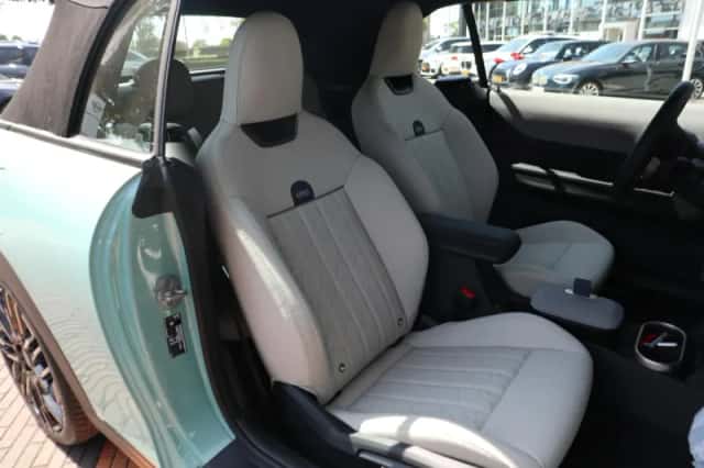 MINI Cabrio (2026) thumbnail 4