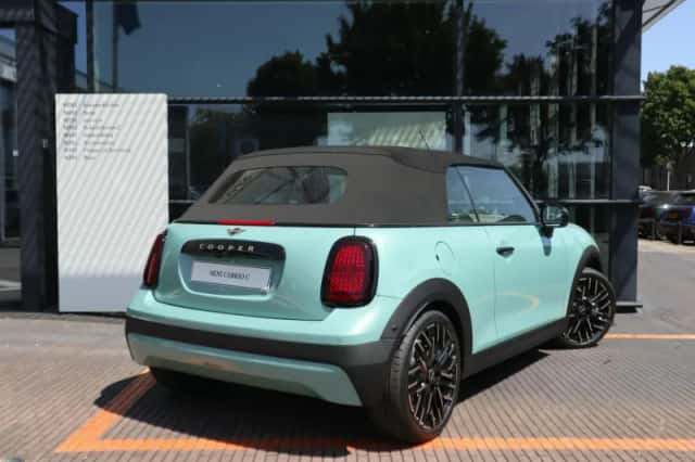 MINI Cabrio (2026) thumbnail 6