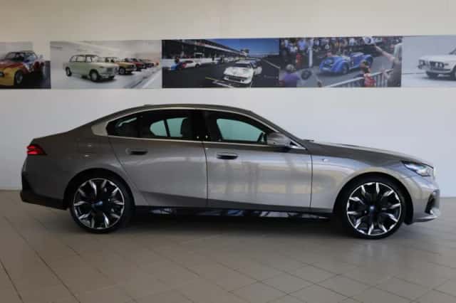 BMW 5-Serie (2024) thumbnail 3