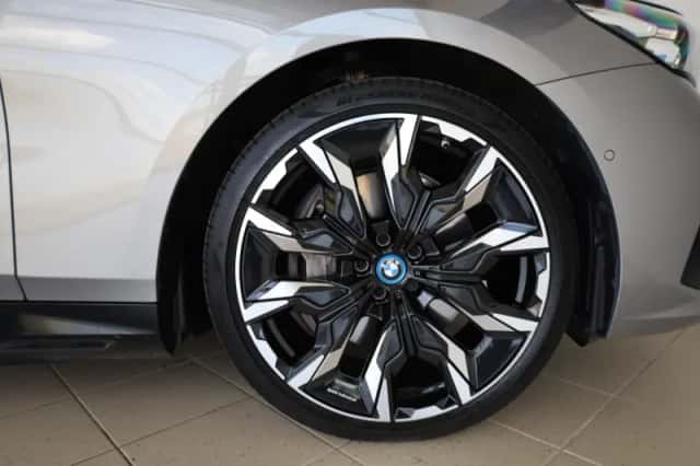 BMW 5-Serie (2024) thumbnail 6