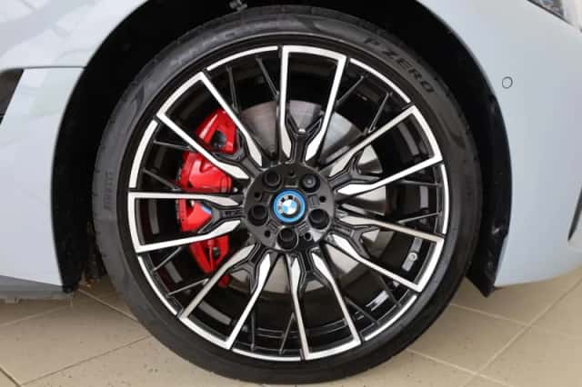 BMW i4 (2024) thumbnail 6