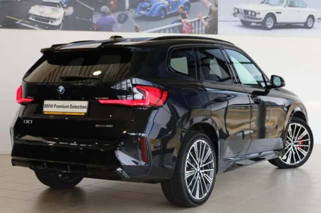 BMW iX1 (2026) thumbnail 2