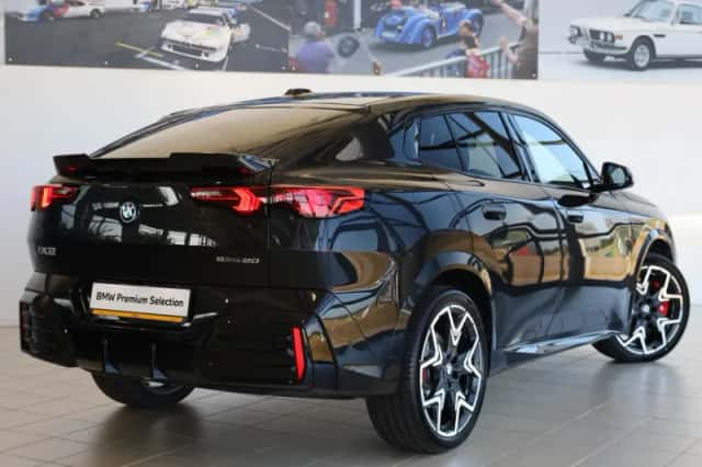 BMW iX2 (2026) thumbnail 2
