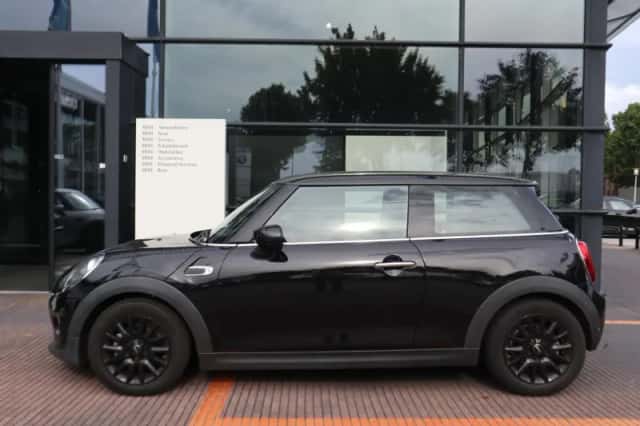 MINI One (2020) thumbnail 3