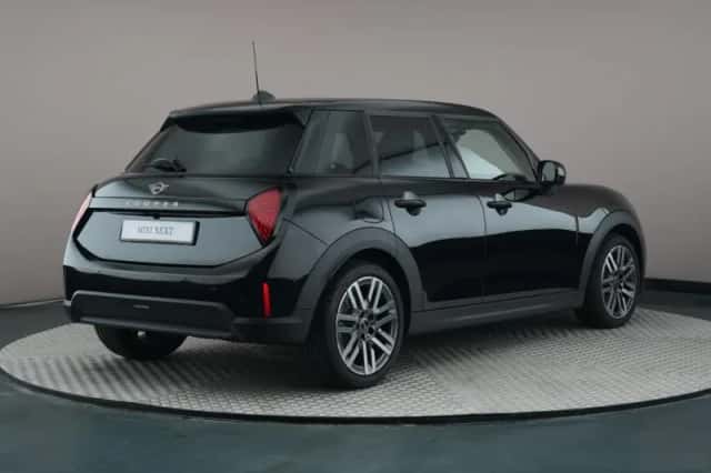 MINI Cooper (2025) thumbnail 2