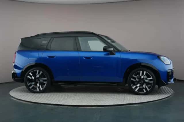 MINI Countryman (2025) thumbnail 2