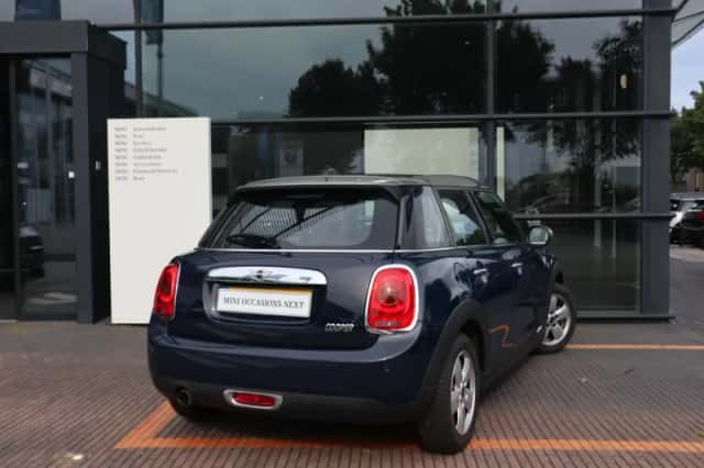 MINI Cooper (2017) thumbnail 2