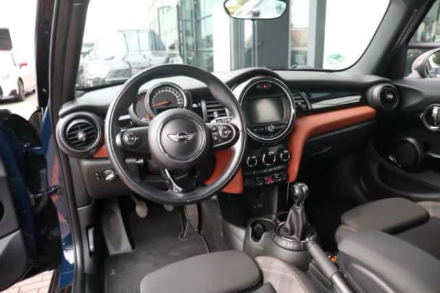 MINI Cooper (2017) thumbnail 3