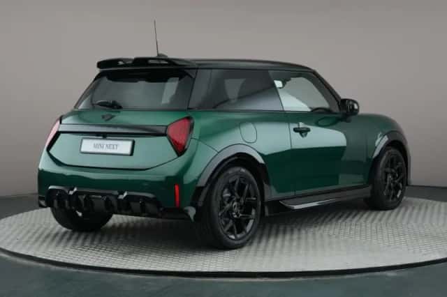 MINI Cooper (2025) thumbnail 2