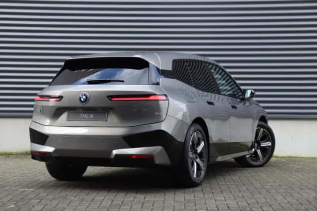 BMW iX (2026) thumbnail 2