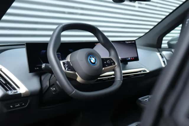 BMW iX (2026) thumbnail 16