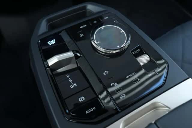 BMW iX (2026) thumbnail 18