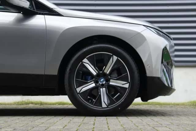BMW iX (2026) thumbnail 6