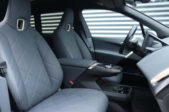BMW iX (2026) thumbnail 8