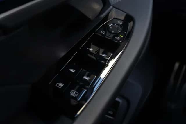 BMW M5 (2025) thumbnail 33
