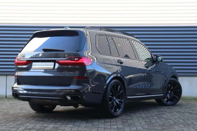 BMW X7 (2021) thumbnail 2
