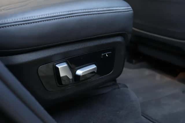 BMW X7 (2021) thumbnail 16